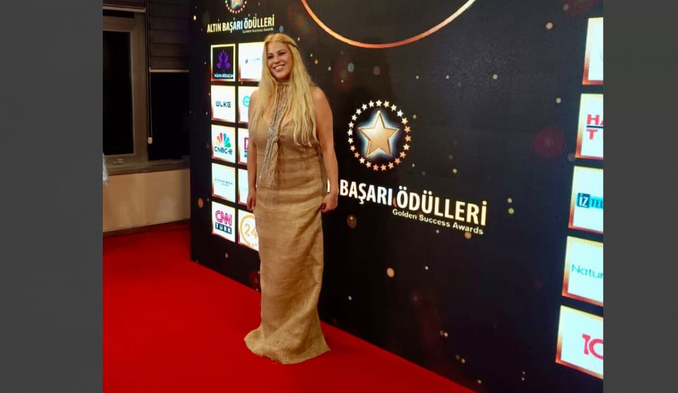 Gülnaz Çalıkoğlu Sosyal Bir Proje İçin Çuval Elbise Giydi…