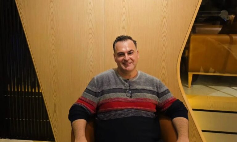 Umut Yılmazkeçeci’den “Bir Bavul Umut”: Göç Hikayesinin Derinlikli Bir Portresi