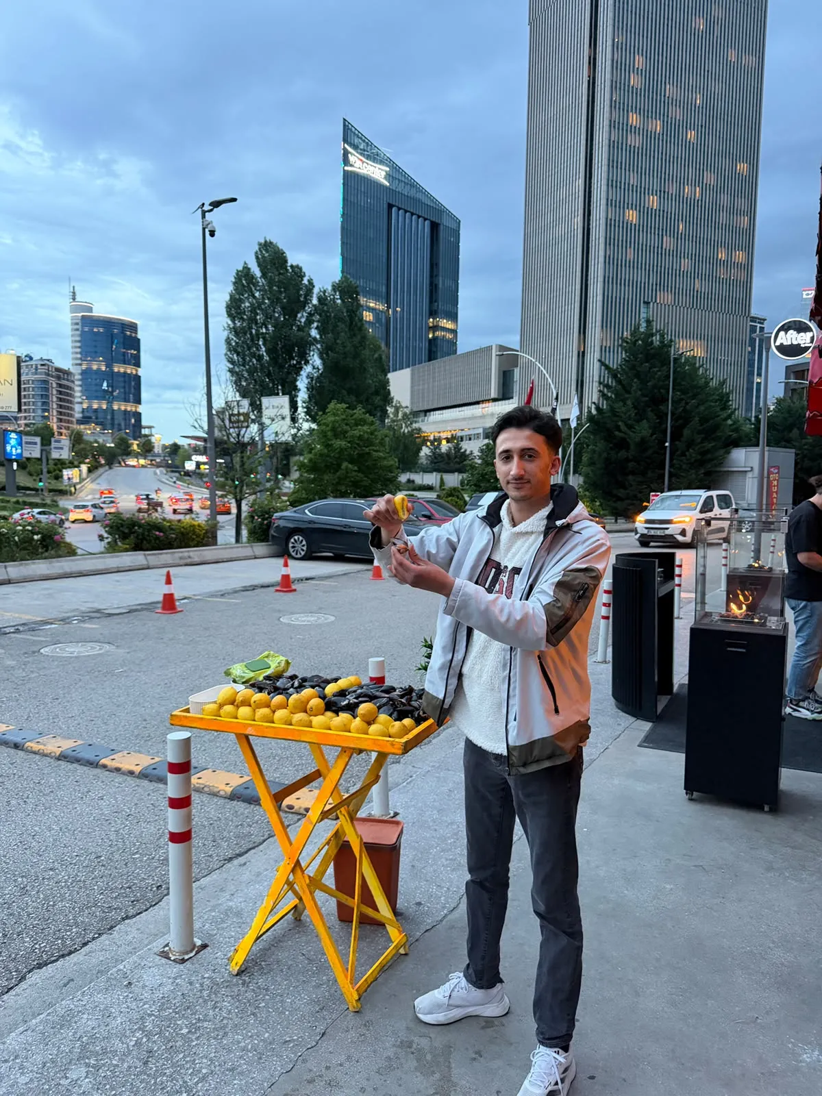Ankara’nın En İyi Midye Lezzetlerinden Biri: 40 Yıllık Aile Geleneğini Başkente Taşıyan Mahsun Aba’nın Başarı Hikâyesi